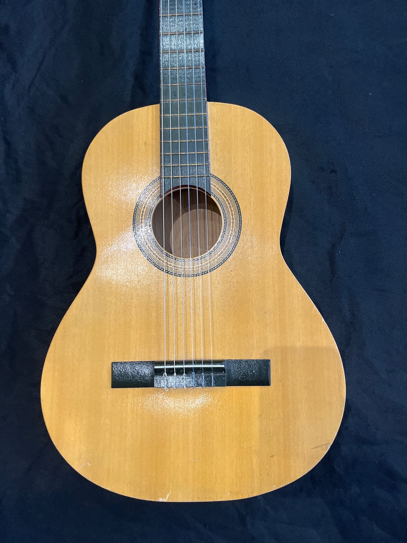 4/4 size classsical guitar, Natural, Used