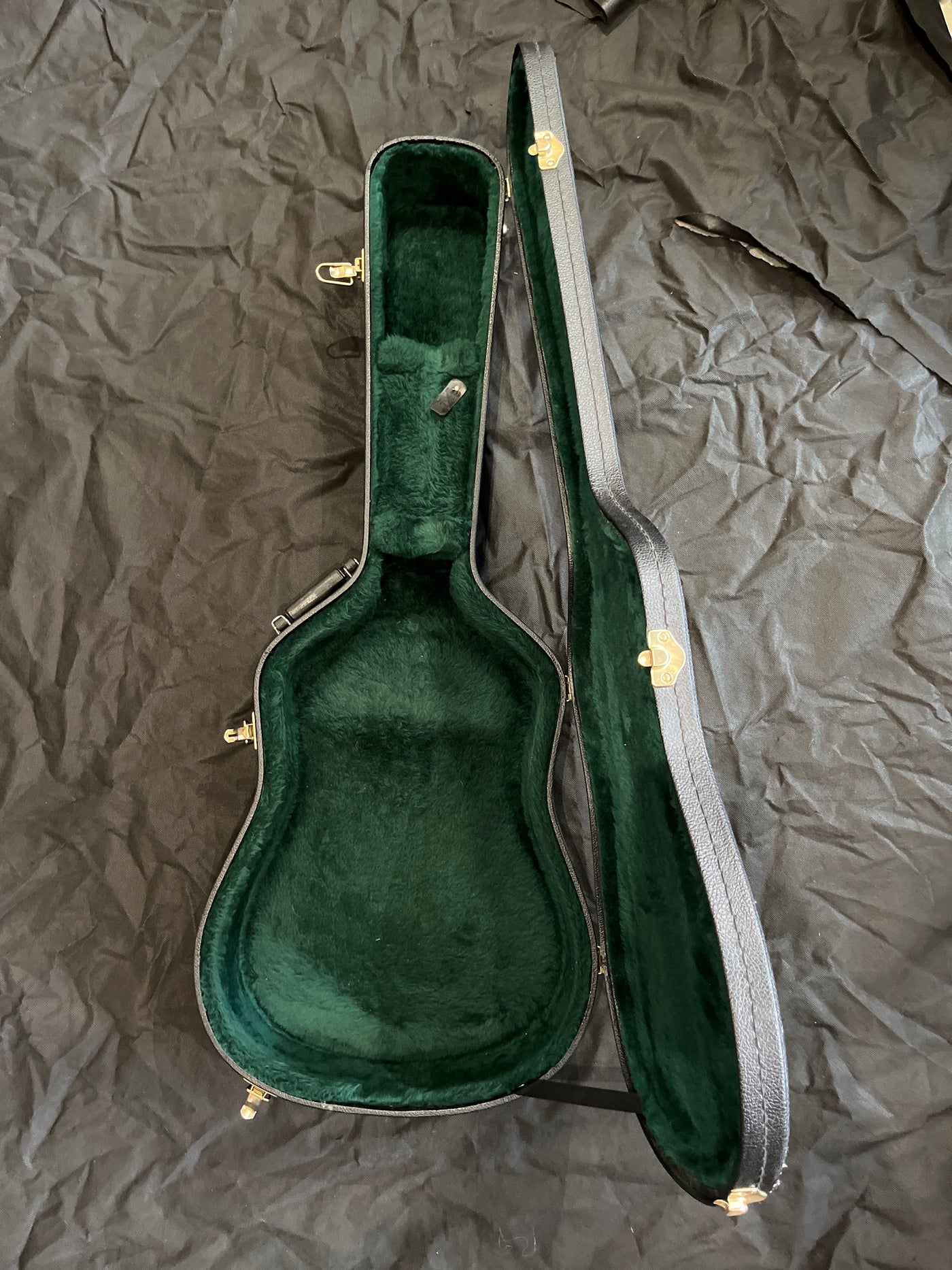 Hard case for Dreadnought Acoustic Guitar - GG04B