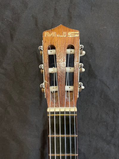 4/4 size classsical guitar, Natural, Used