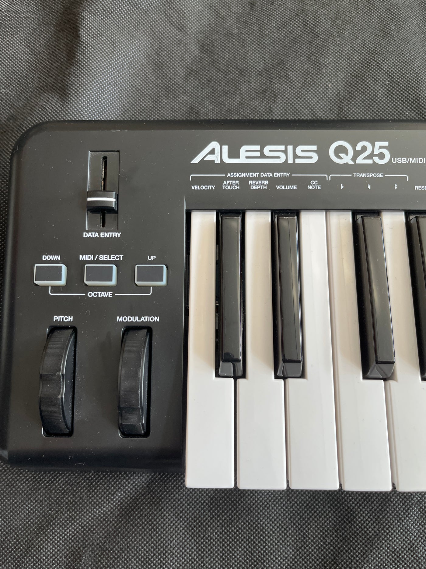 Q25 USB / Midi Keyboard Controller, Used - Q25-1