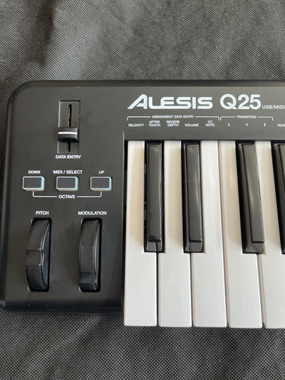 Q25 USB / Midi Keyboard Controller, Used - Q25-1