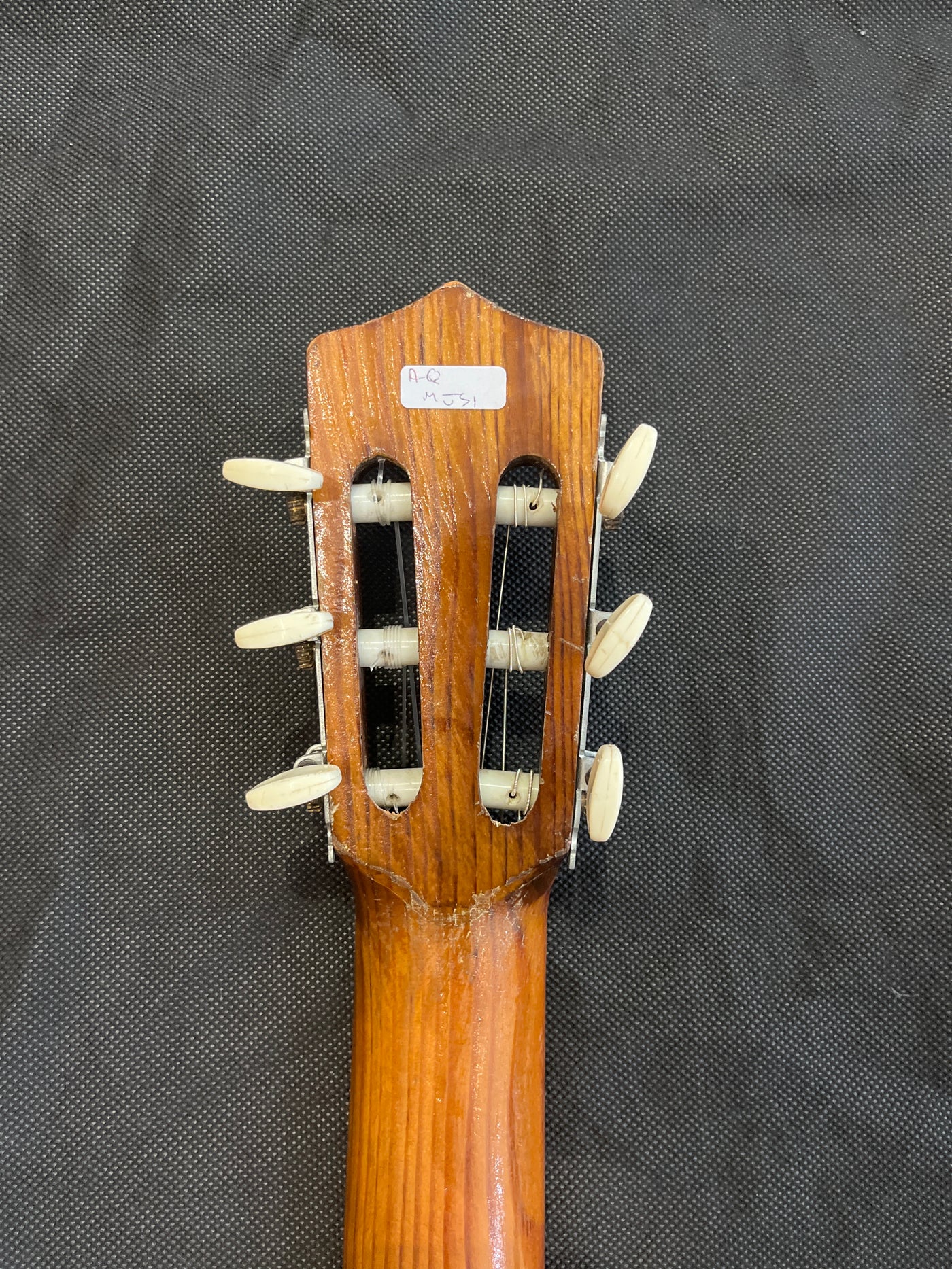 4/4 size classsical guitar, Natural, Used