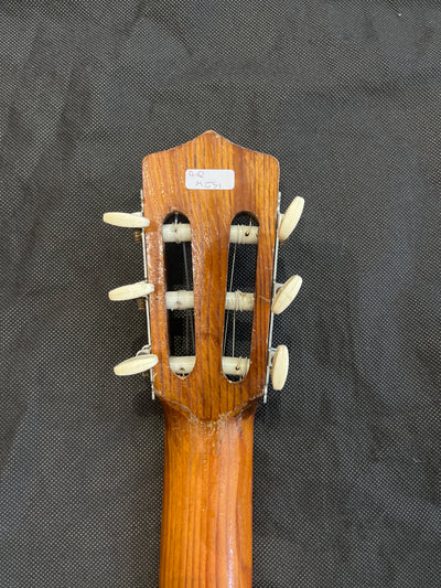 4/4 size classsical guitar, Natural, Used