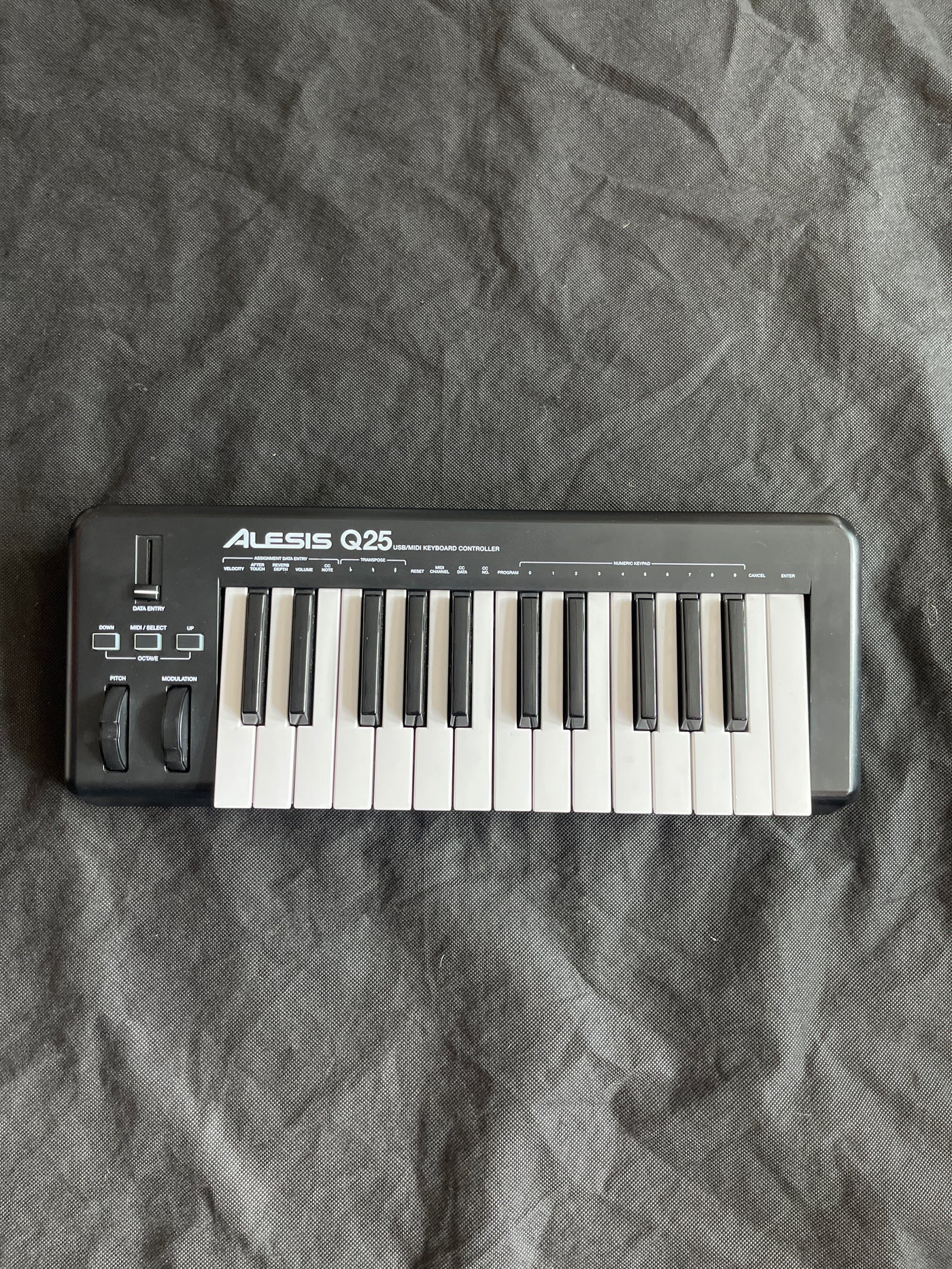 Q25 USB / Midi Keyboard Controller, Used - Q25-2