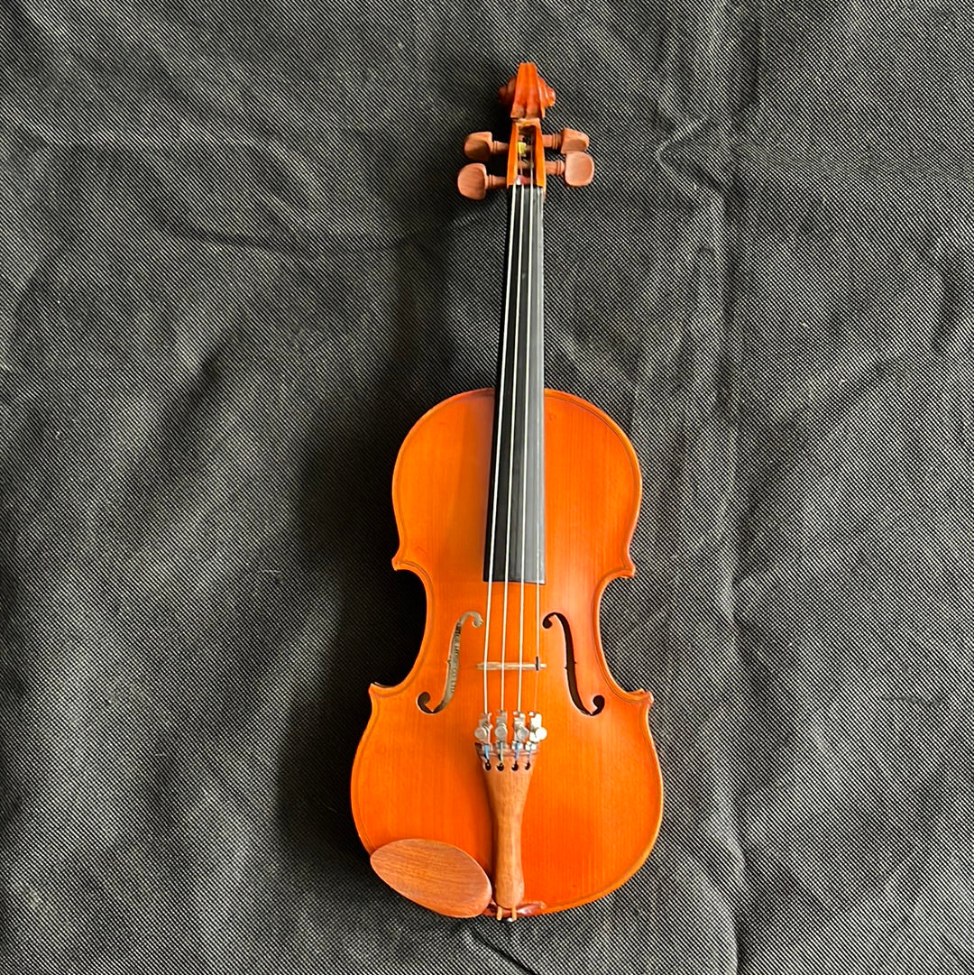 1400 Student 1/8 Violin In Old Style Hard case, With New Bow, Used