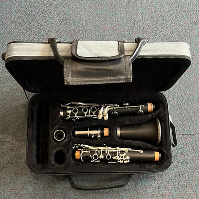 Bb Clarinet Outfit, Used - BB70