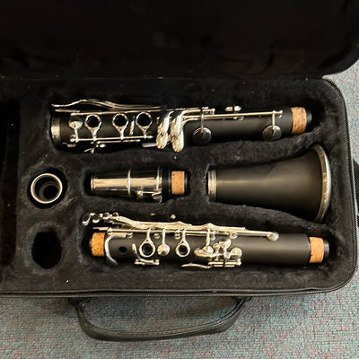 Bb Clarinet Outfit, Used - BB70